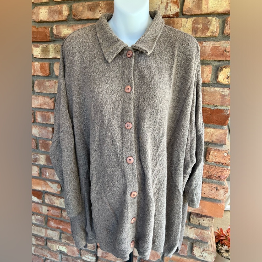 Stephanie Schuster button down cardigan split sides w/ collar.ribbed cuffs & hem